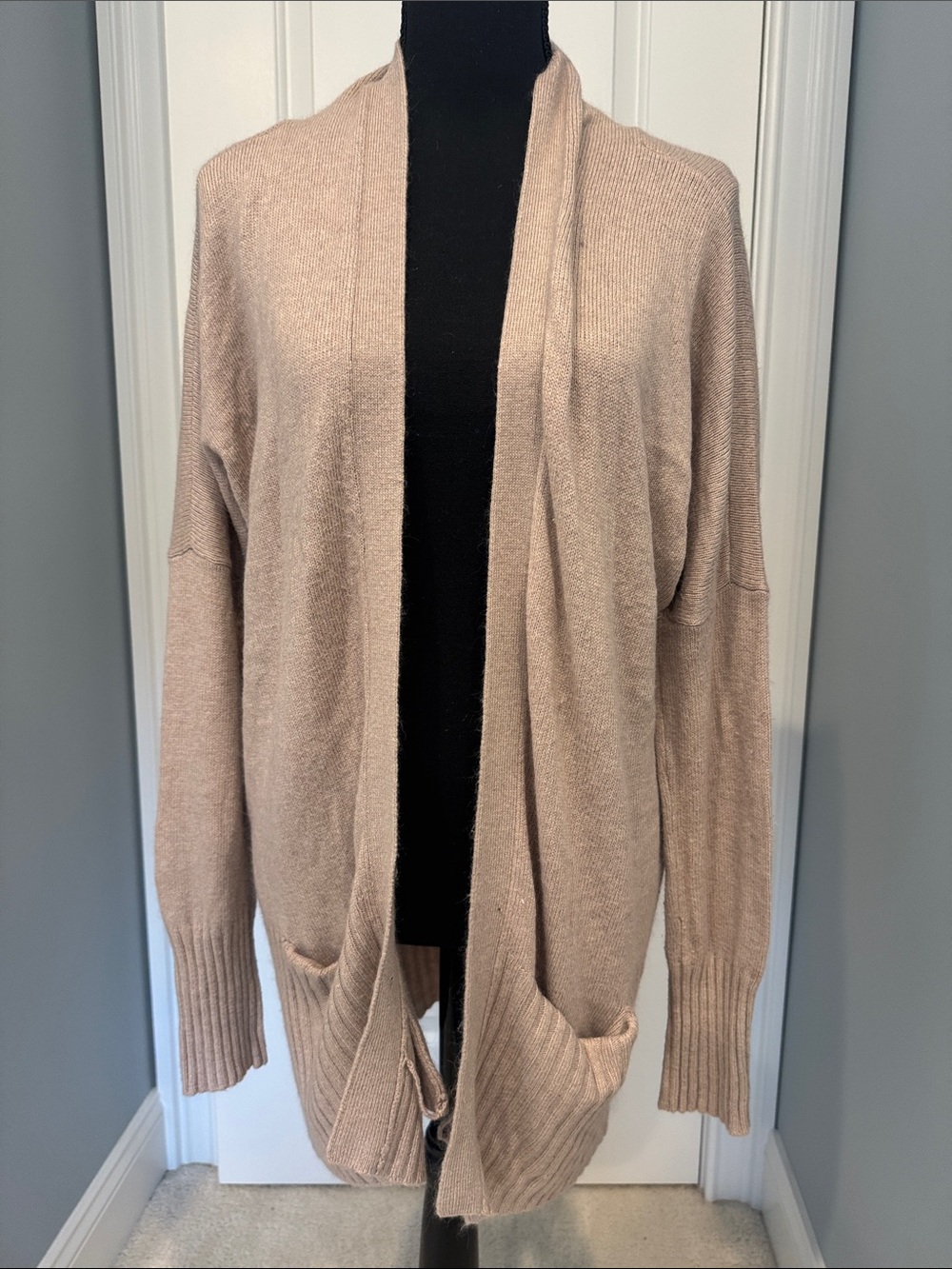 Aritzia cashmere Women's Open Front Beige Cardigan Sweater small
